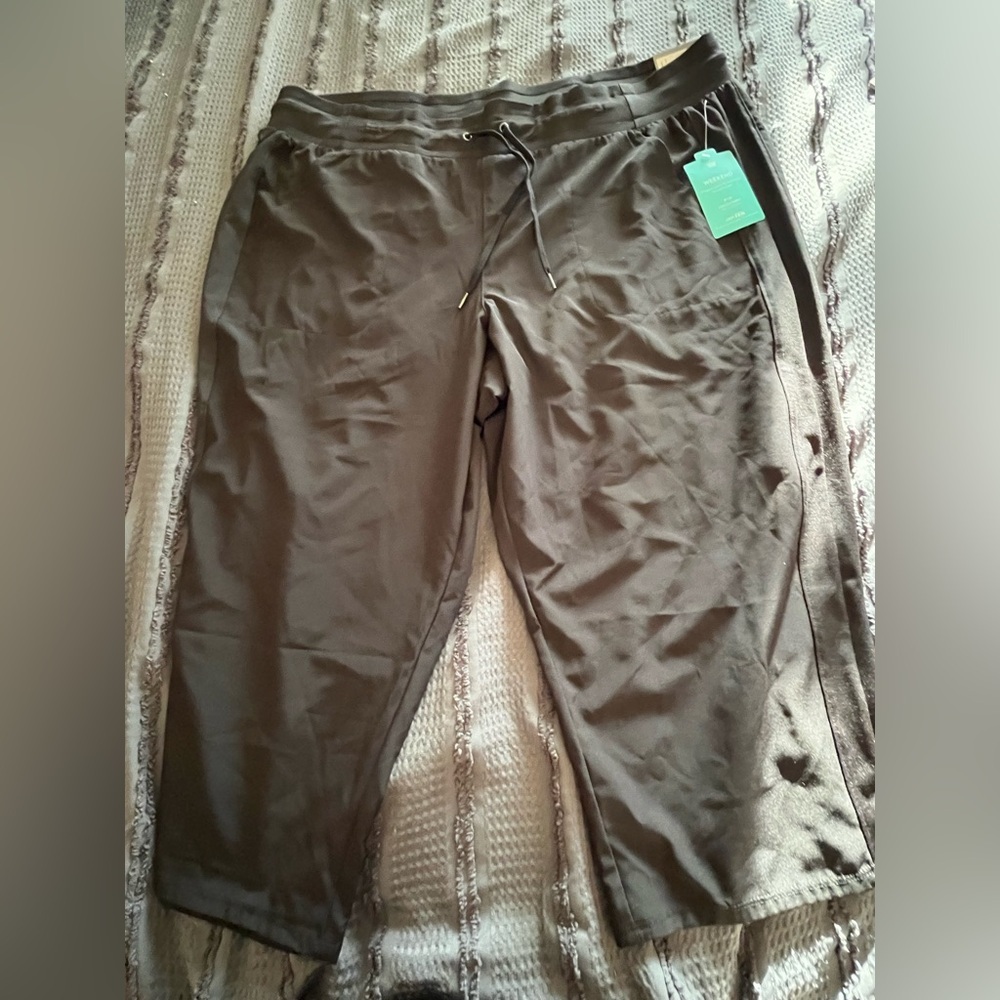 Woman’s Crop Workout Pants